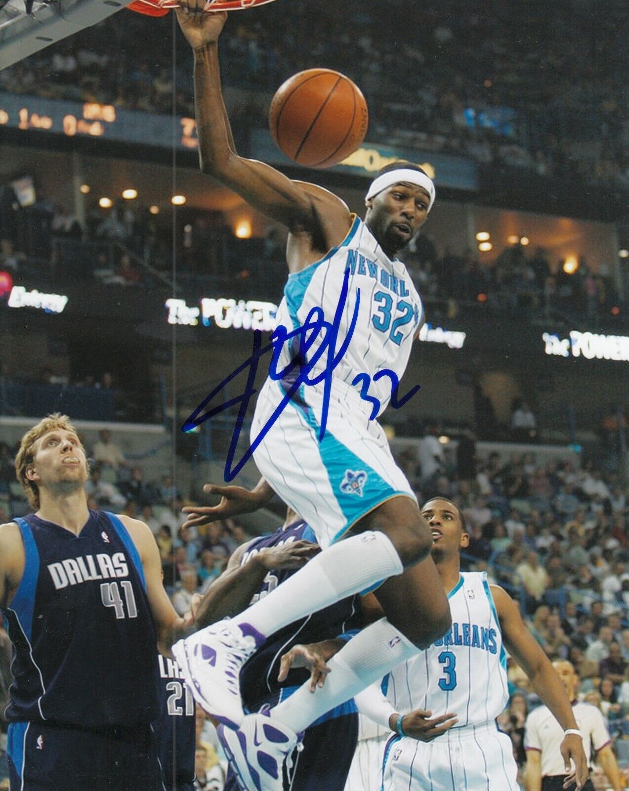 JULIAN WRIGHT signed (NEW OREANS HORNETS) Basketball 8X10 Photo Poster painting W/COA #3