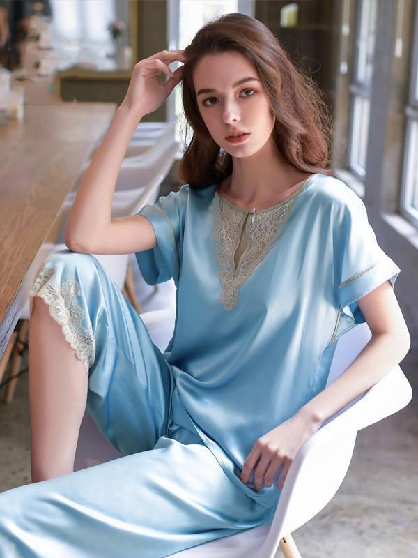 19 MOMME Pyjama en soie bleu manches courtes détail dentelle- SOIE PLUS