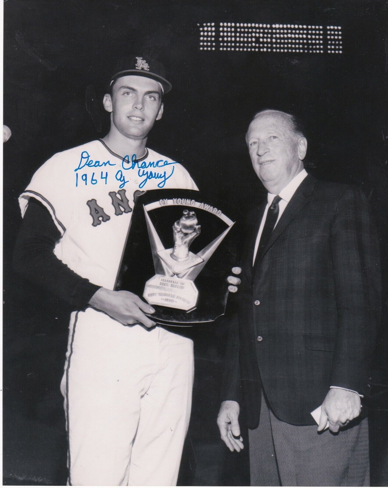 DEAN CHANCE LOS ANGELES ANGELS 1964 CY YOUNG ACTION SIGNED 8x10