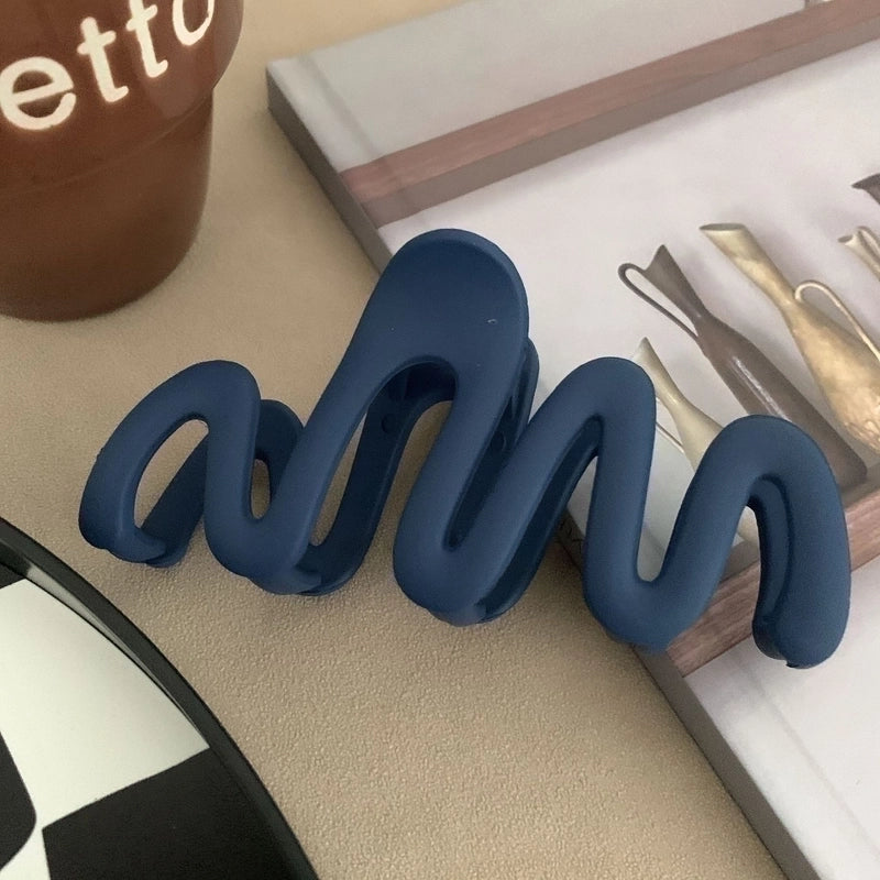 Women’s Minimalist Waves Plastic Resin Hair Claws