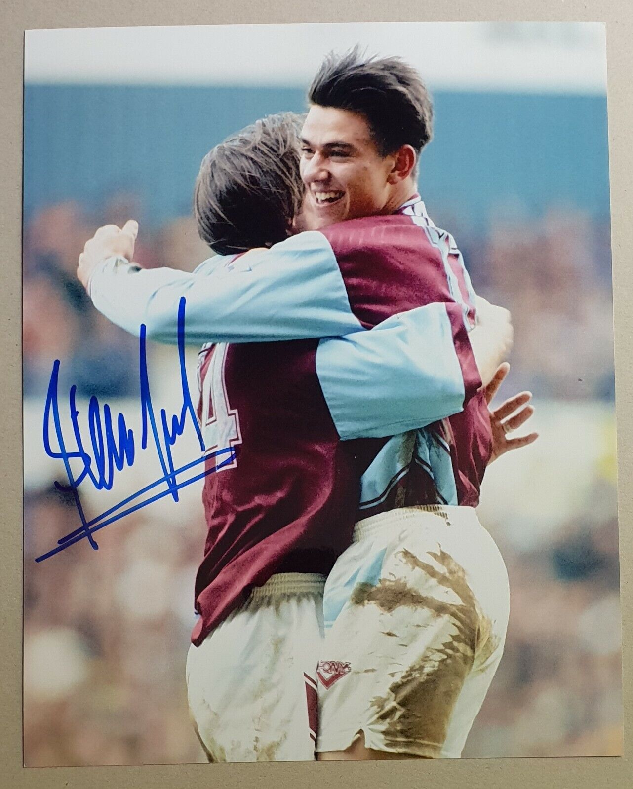 Steve Jones hand-signed 10x8 Photo Poster painting pictured playing for West Ham