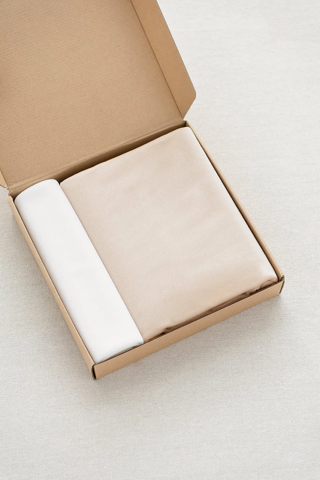 Head Table Flower Garland in White & Beige