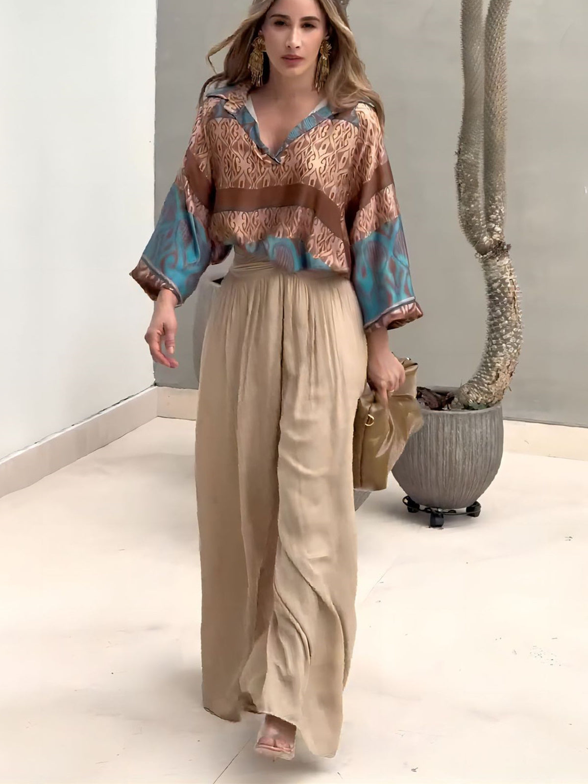 Women Long Sleeve V-neck Printed Tops And Sold Wide Leg Pants Sets