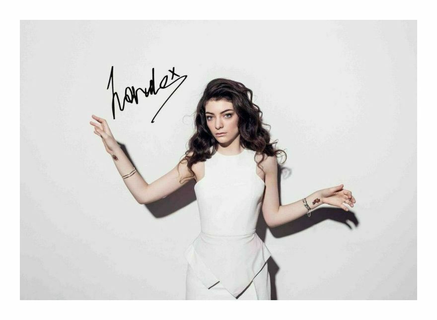 LORDE AUTOGRAPH SIGNED PP Photo Poster painting POSTER