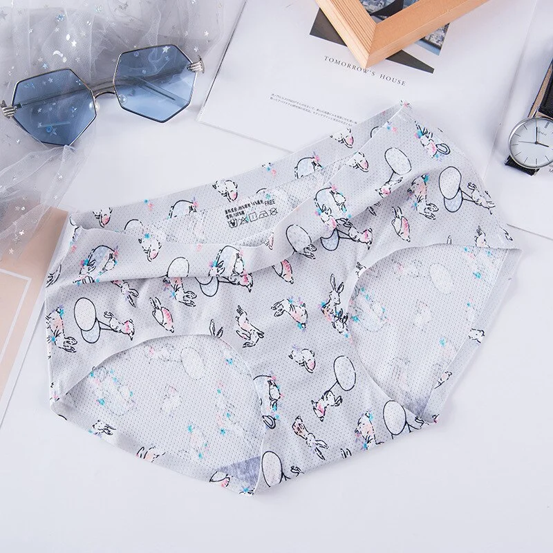 Billionm One Piece Ice Silk Seamless Breathable Mid-waist Underwear Female Japanese Small Fresh Cotton Crotch Printed Cartoon Briefs