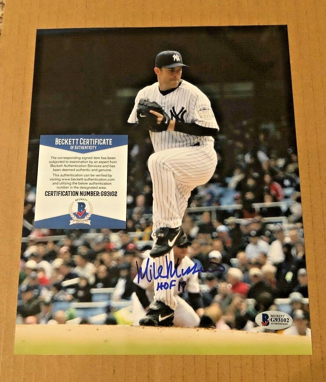 MIKE MUSSINA SIGNED 8X10 NEW YORY YANKEES Photo Poster painting W/HOF19 BECKETT CERTIFIED