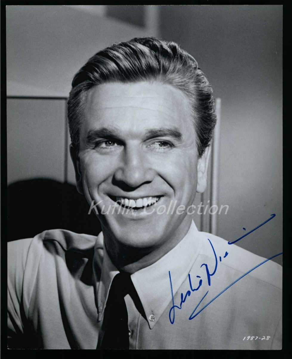 Leslie Nielsen - Signed Vintage Celebrity Autograph Photo Poster painting - The Naked Gun