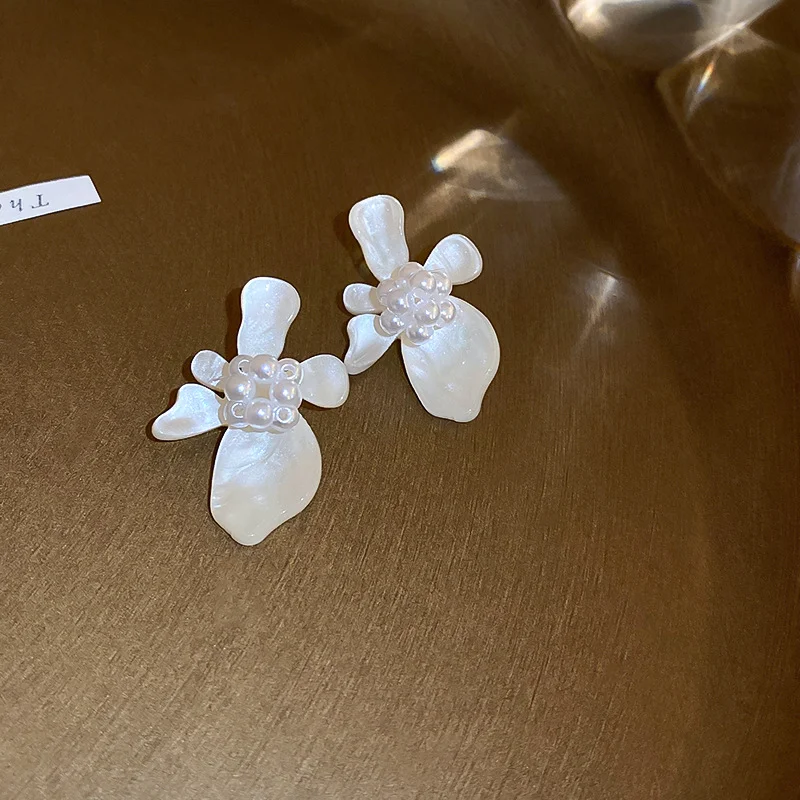 White Pearl Flower Earrings