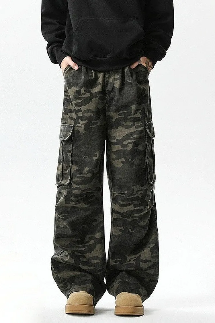 Men's Camo Cargo Pants with a Relaxed Straight Fit