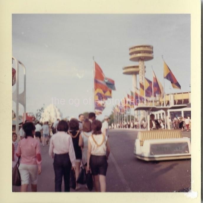 FOUND Photo Poster paintingGRAPH Color 1964 NEW YORK WORLD′S FAIR Original Snapshot 19 9 E