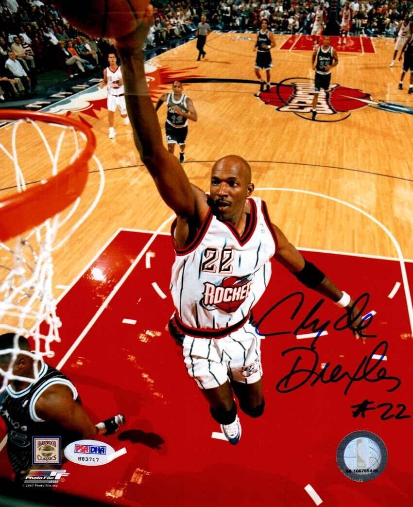 Clyde Drexler SIGNED 8x10 Photo Poster painting Houston Rockets PSA/DNA AUTOGRAPHED HOF 2004