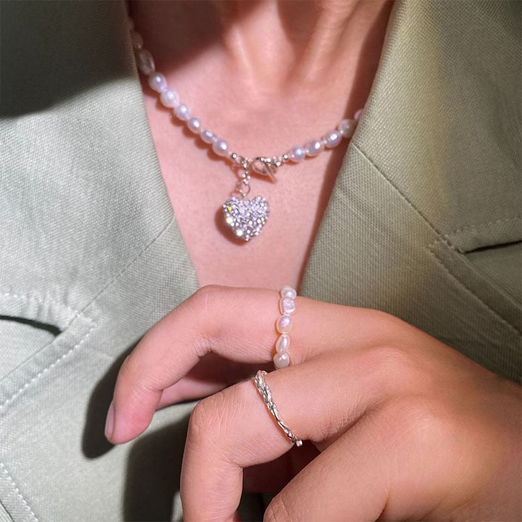Vintage Heart Sparkling Pearl Necklace