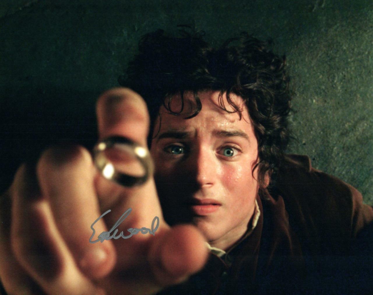 Elijah Wood Signed 8x10 Picture Autographed Photo Poster painting with COA