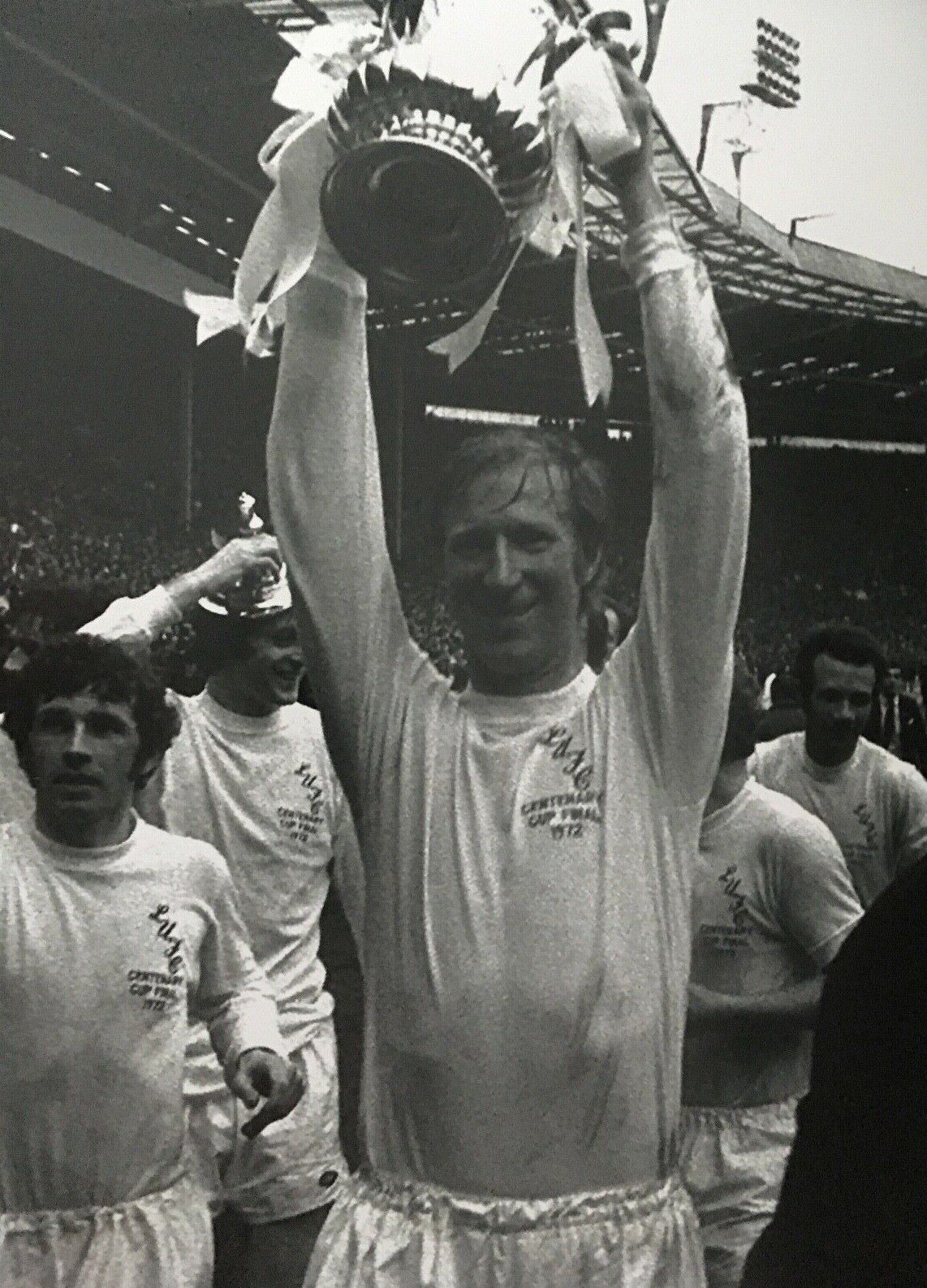 JACK CHARLTON - LEEDS UNITED LEGEND - SUPERB UNSIGNED B/W Photo Poster paintingGRAPH