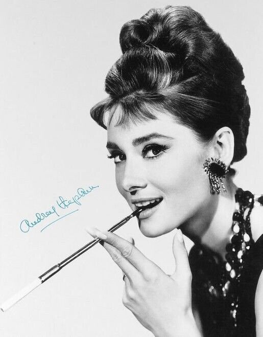 Audrey Hepburn Autographed Signed 8x10 Photo Poster painting ( Breakfast at Tiffany's ) REPRINT