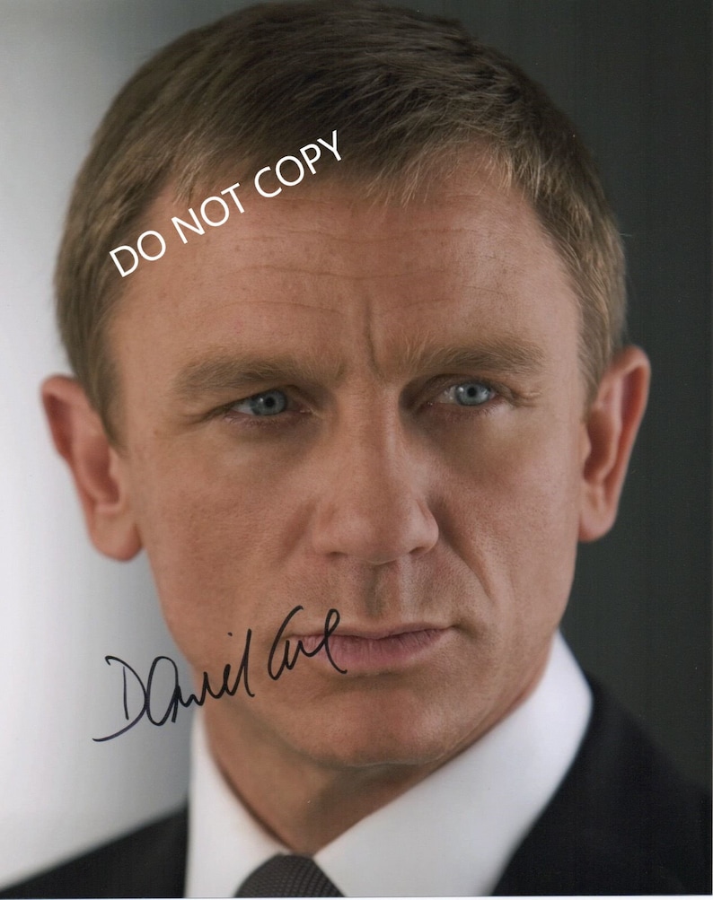 Daniel Craig 8 x10 20x25 cm Autographed Hand Signed Photo Poster painting