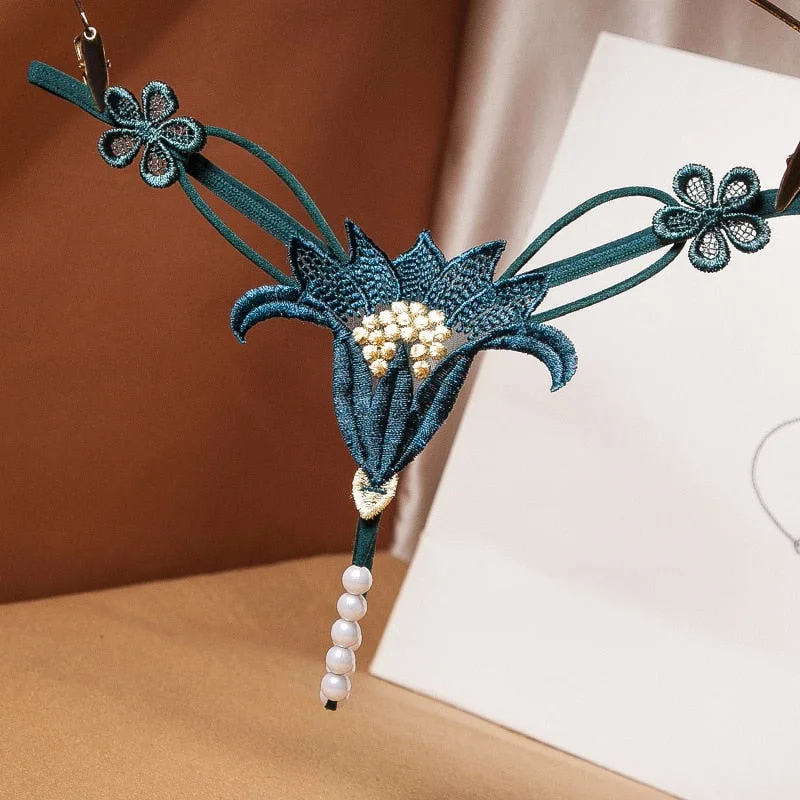 European Thong Pants Sexy Flower Panties Fashion Opening Pearl G- String Low Waist Seamless Comfort Underpants Female Lingerie