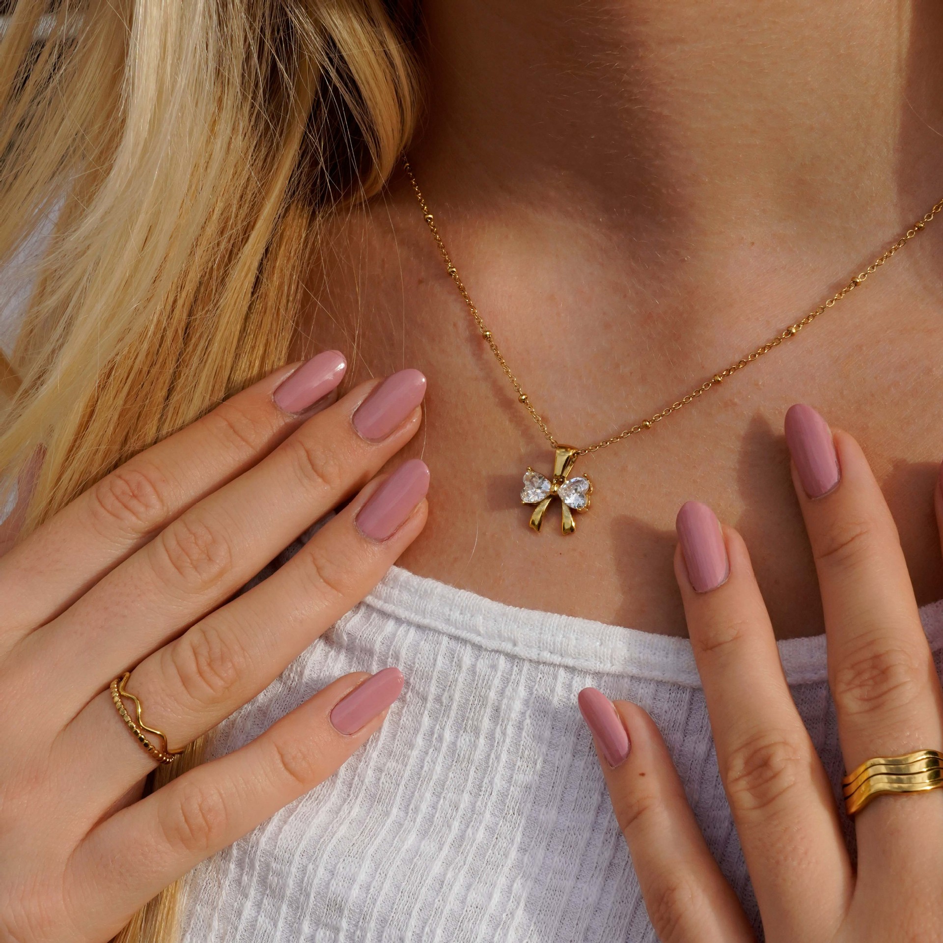 Titanium steel bow zircon heart necklace a luxurious and niche clavicle chain European and American style stainless steel jewelry for women