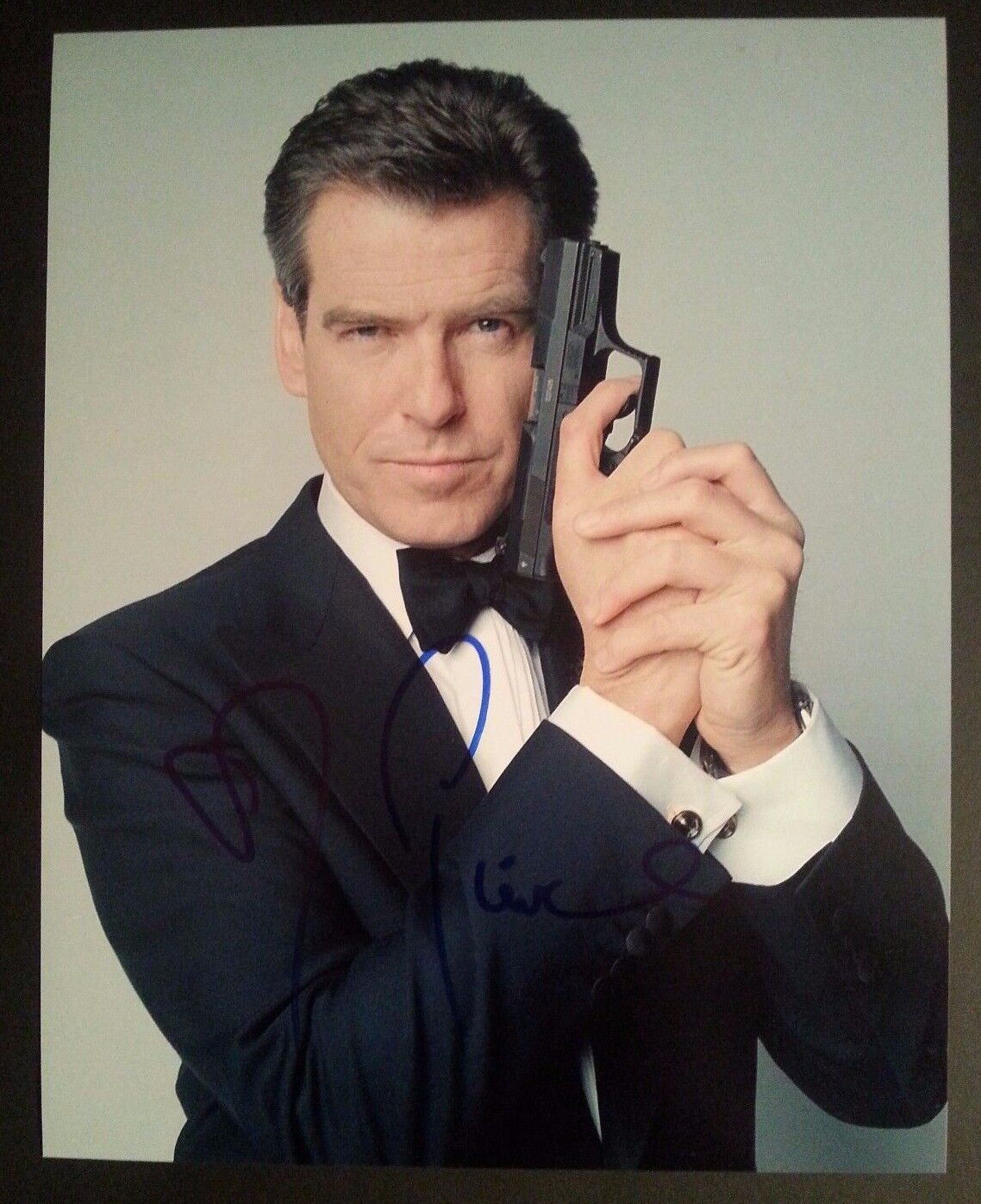 PIERCE BROSNAN Authentic Hand-Signed JAMES BOND 007