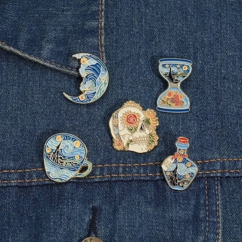 Minimalist Classic Style Artistic Moon Skull Alloy Stamping Stoving Varnish Plating Women’s Brooches