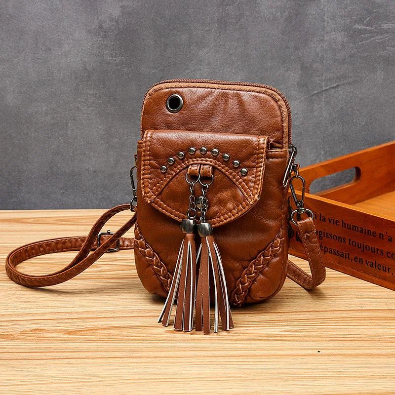 Women's Retro Leather Large Capacity Zip-up Waterproof Crossbody Bag