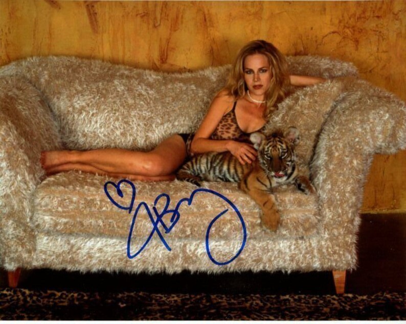 Julie benz signed autographed w tiger cub Photo Poster painting