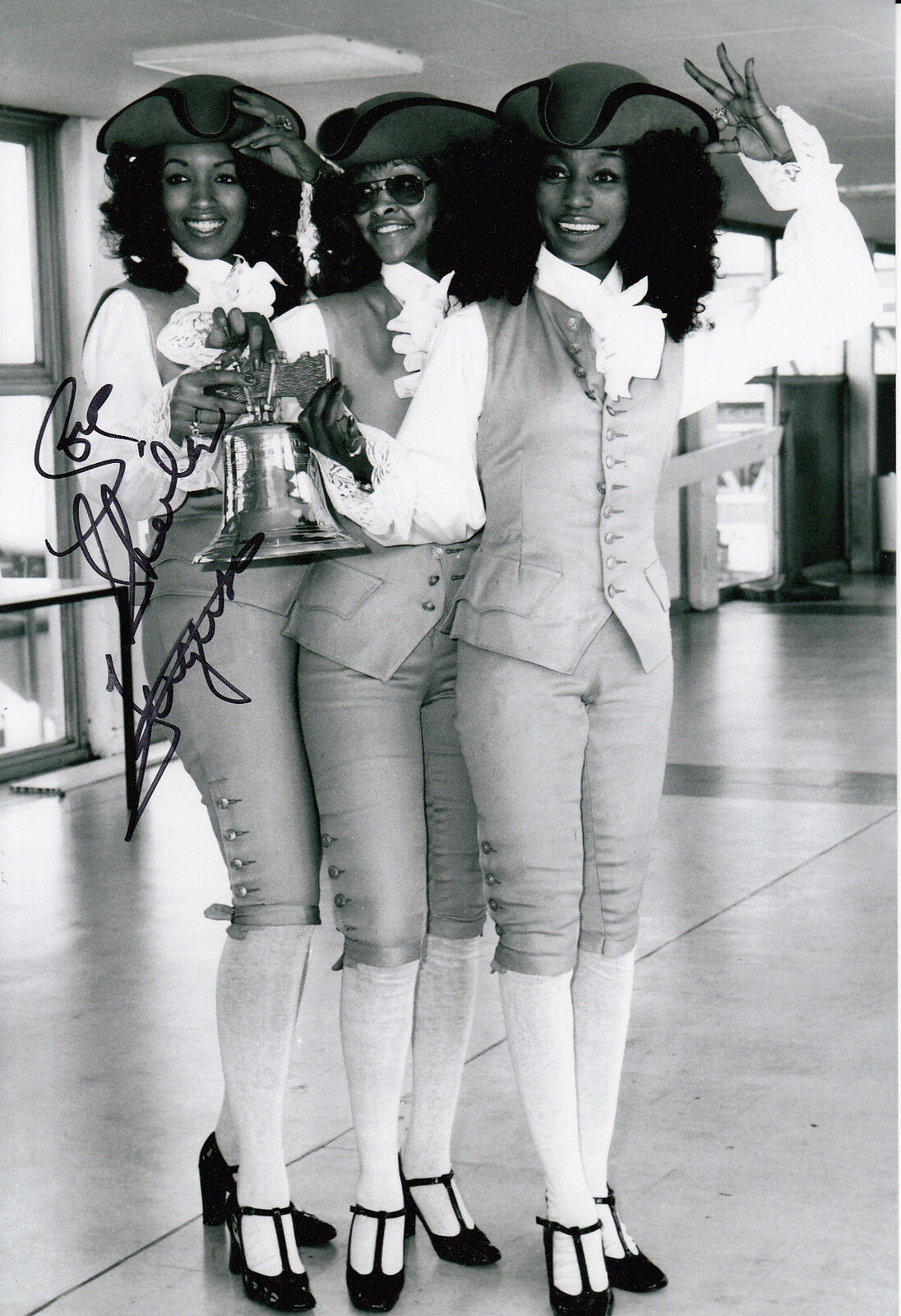 The Three Degrees Sheila Ferguson Hand Signed 12x8 Photo Poster painting 1.