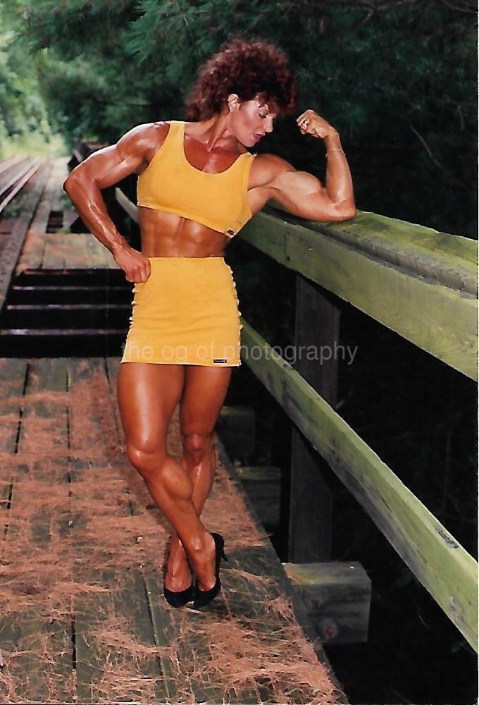 FEMALE BODYBUILDER 80's 90's FOUND Photo Poster painting Color MUSCLE PRETTY WOMAN EN 22 47 P