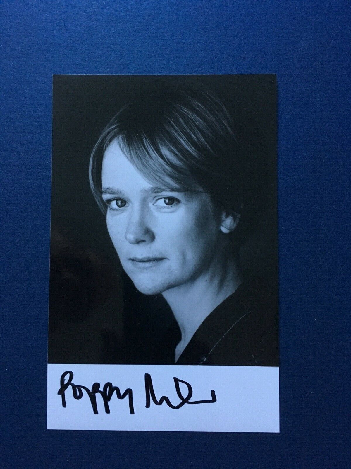 POPPY MILLER - POPULAR BRITISH ACTRESS - HEARTBEAT - EXCELLENT SIGNED Photo Poster paintingGRAPH