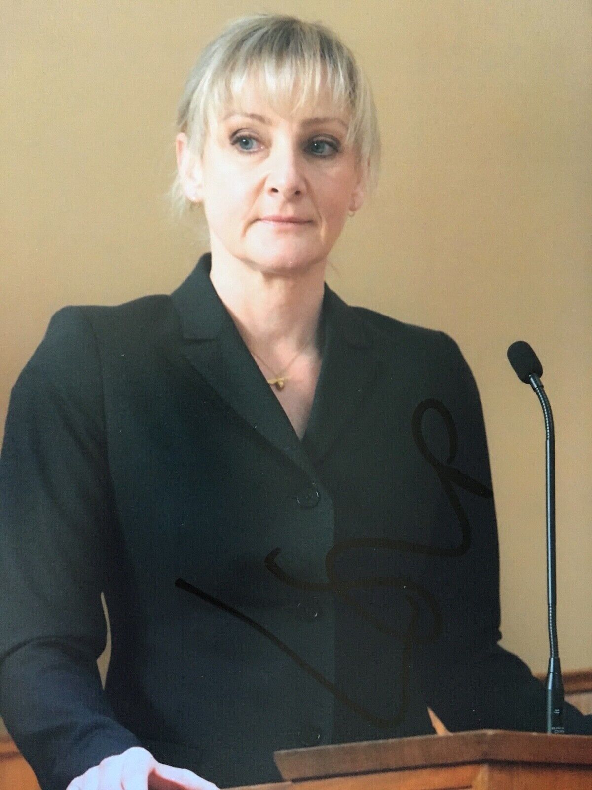 LESLEY SHARP - POPULAR BRITISH ACTRESS - EXCELLENT SIGNED Photo Poster painting