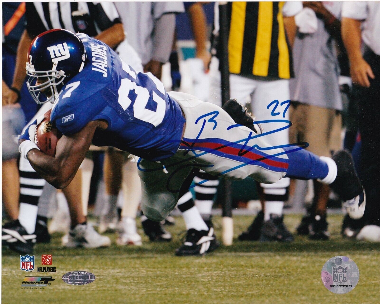 BRANDON JACOBS NEW YORK GIANTS STEINER AUTHENTICATED ACTION SIGNED 8x10