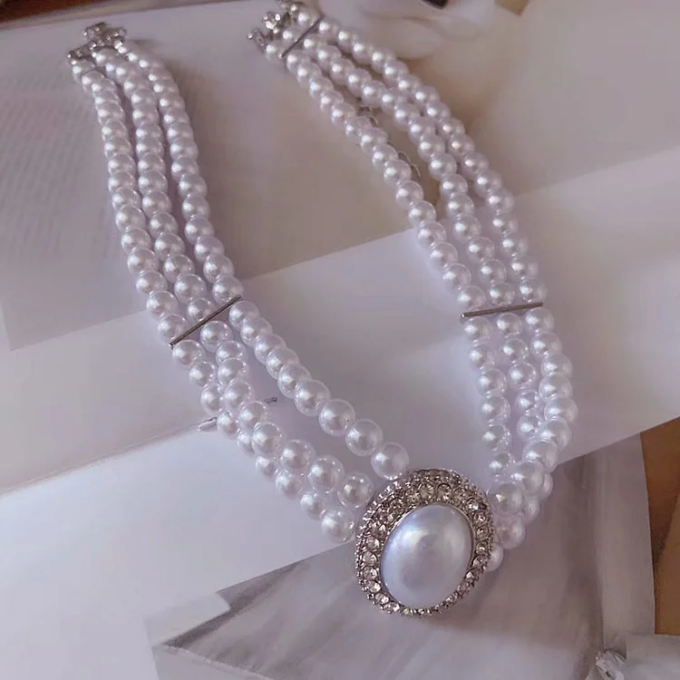 Irregular pearl necklace