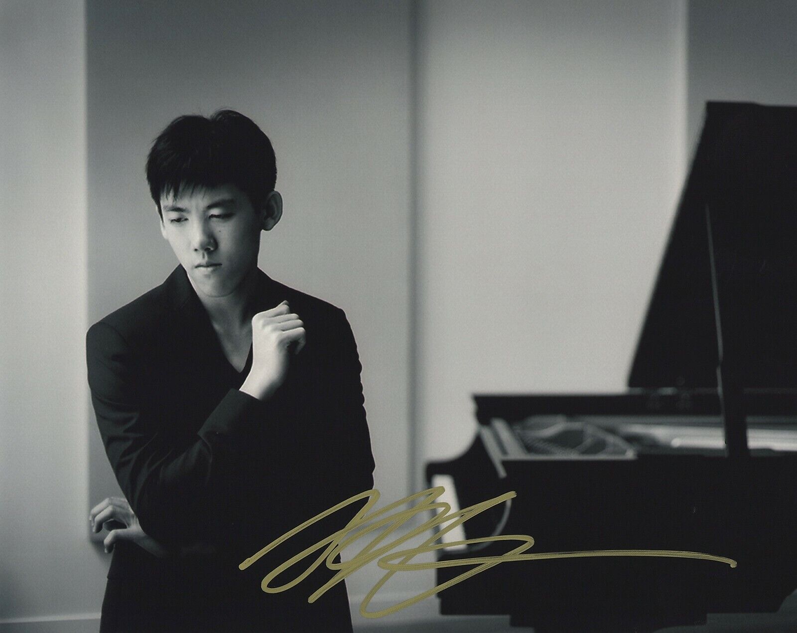 HAOCHEN ZHANG SIGNED AUTOGRAPHED CLASSICAL MUSIC PIANIST 8X10 Photo Poster painting PROOF #3