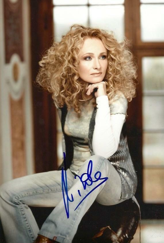 Nicole SINGER autograph, signed Photo Poster paintinggraph