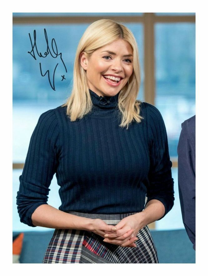 HOLLY WILLOUGHBY AUTOGRAPH SIGNED PP Photo Poster painting POSTER