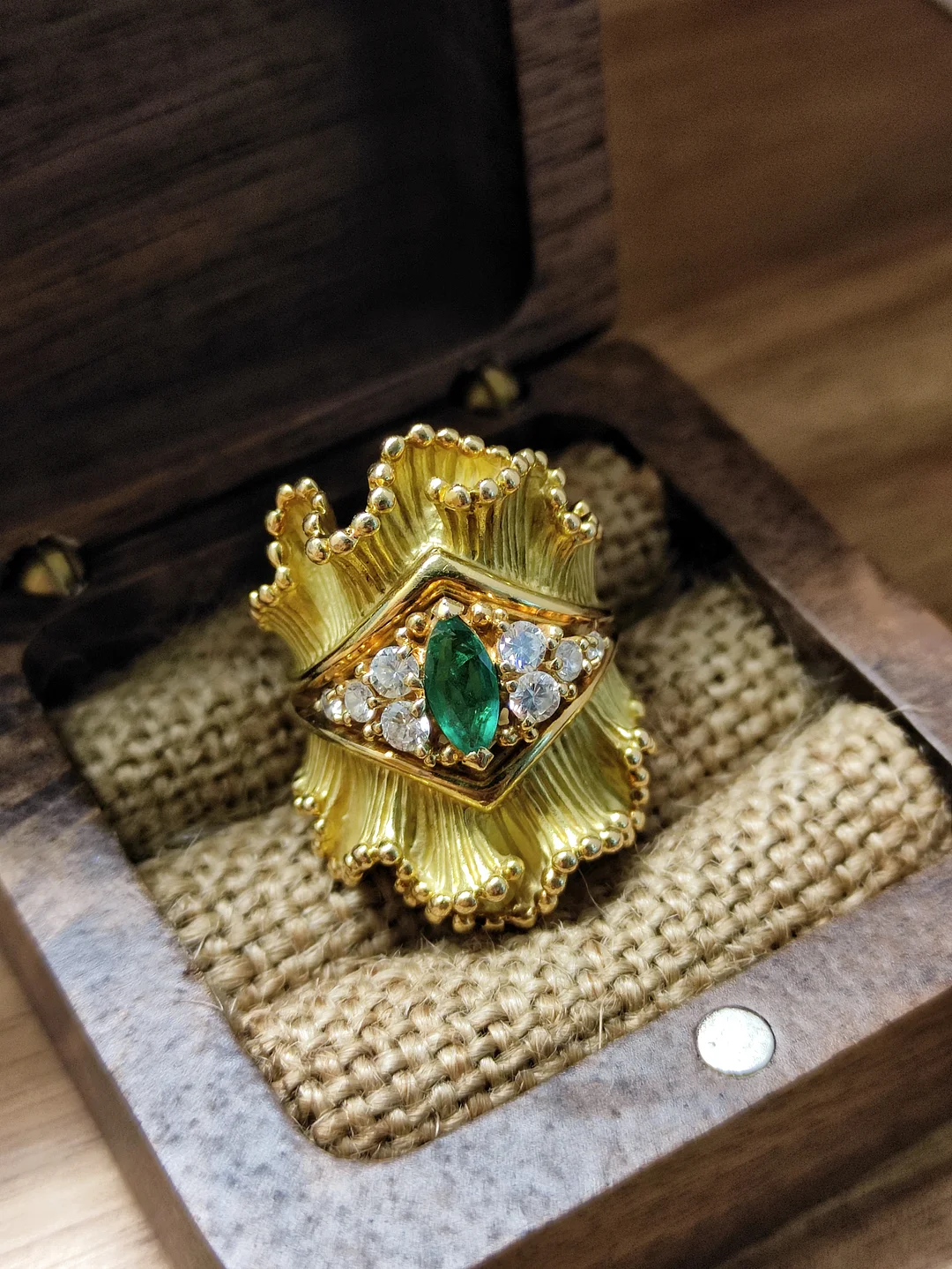 S368 大颗粒马眼祖母绿钻石宽版波浪戒指K18，祖母绿0.34ct，钻石0.40ct ，16g，12/51码【重金重工，设计师既视感，祖母绿天然内裂正常，颜色浓郁，配钻品质好白白闪闪，有使用感，伸手即富贵】