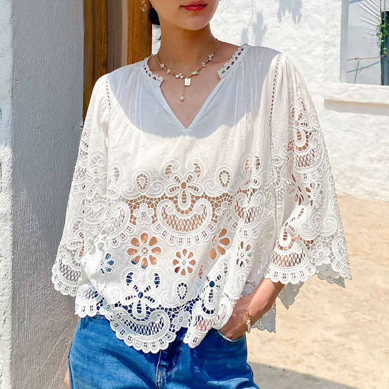 Uveng Uveng Hollow Famous Lady Small Fragrant Suit Female Design Sense French White Lace Shirt South Oil Women's Summer Shirt