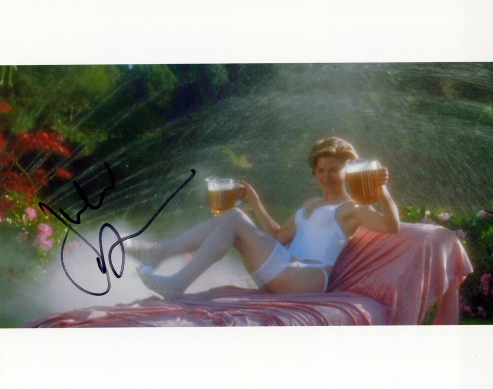 Julie Bowen Happy Gilmore autographed Photo Poster painting signed 8x10 #5 Virginia Venit golf