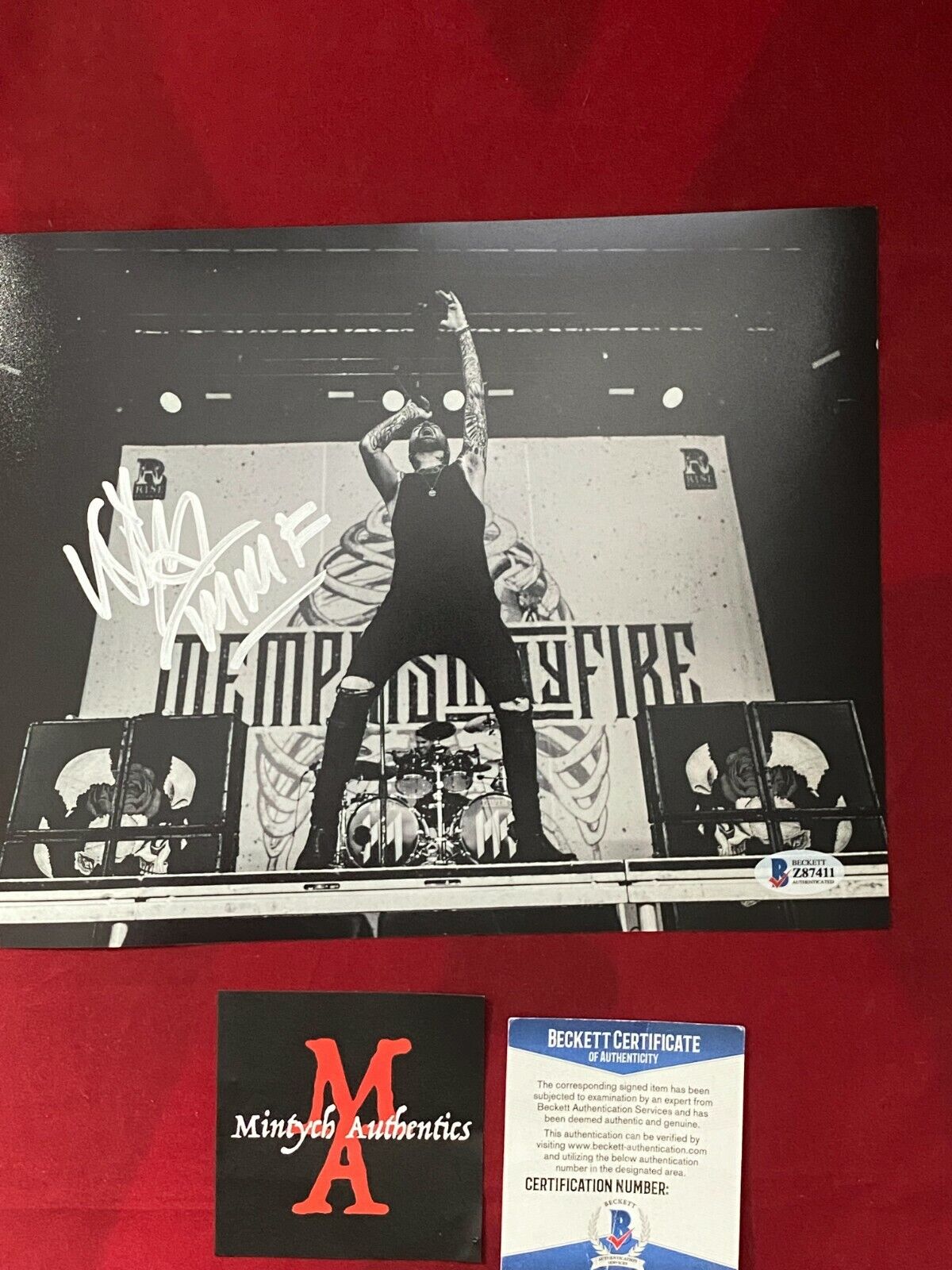 MATTY MULLINS SIGNED 8X10 Photo Poster painting! MEMPHIS MAY FIRE! BECKETT! BROKEN UNCONDITIONAL