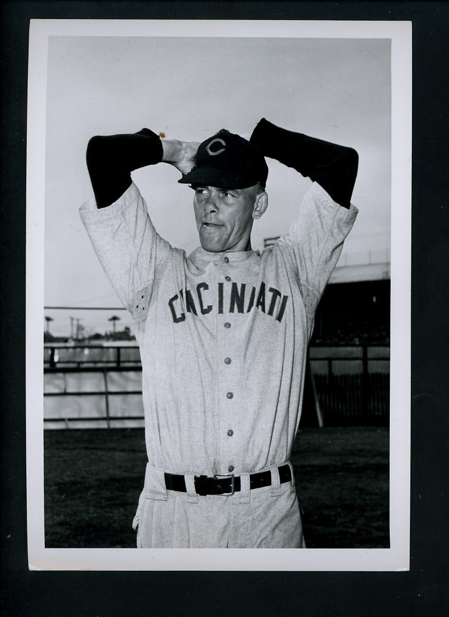 Cliff Ross The Sporting News & Cincinnati Reds Baseball Club 1954 Press Photo Poster painting