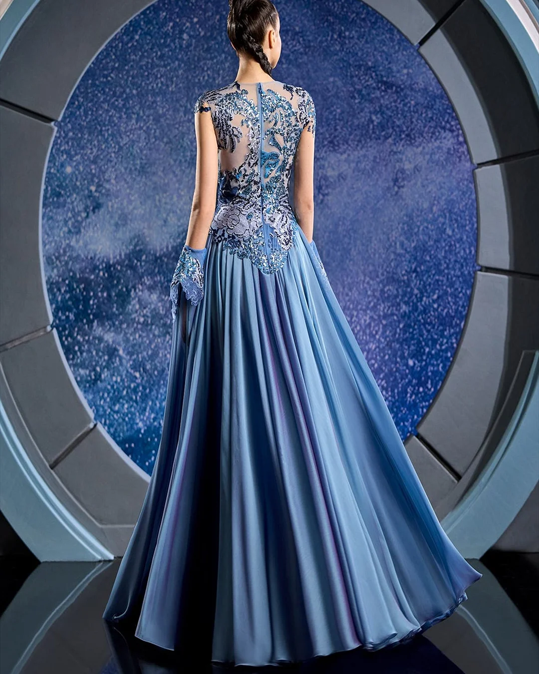 Women's Sleeveless Round Neck Mesh Embroidered Dress