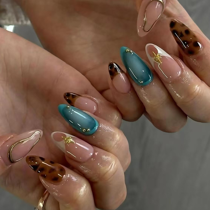 Damokan 24Pcs Simple French Nails Art Tips Fake Nails 3D Design Wearable Full Cover False Nail Mid-length Almond Reusable Press on Nails