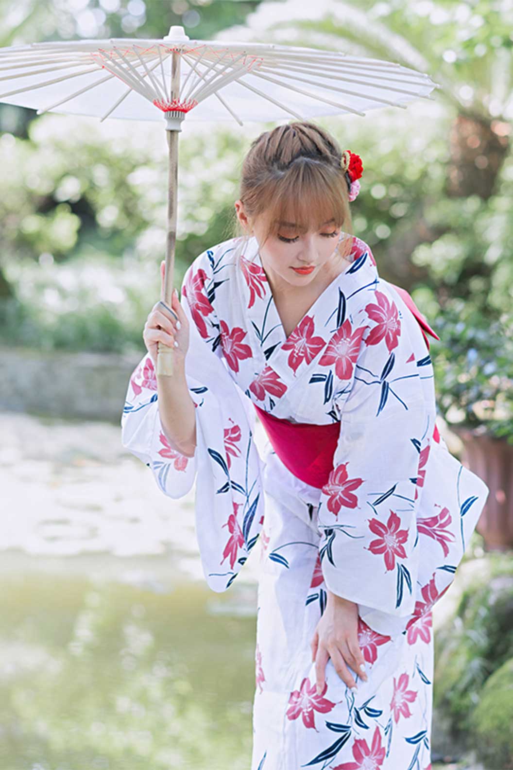 Yukata Kimono with White Robe and Red Lilies - なつまつり  Stupa Stones