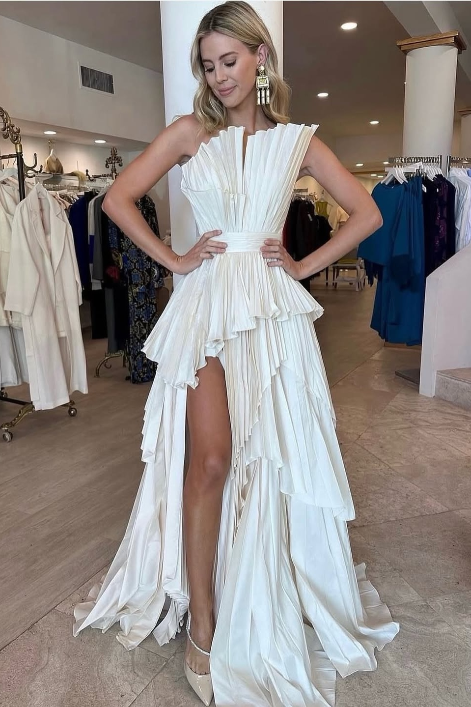 Asymmetric Strapless Sleeveless High-Waisted Long A-Line Prom Dress With Pleated And High Split | WQ0808 Wellcucu