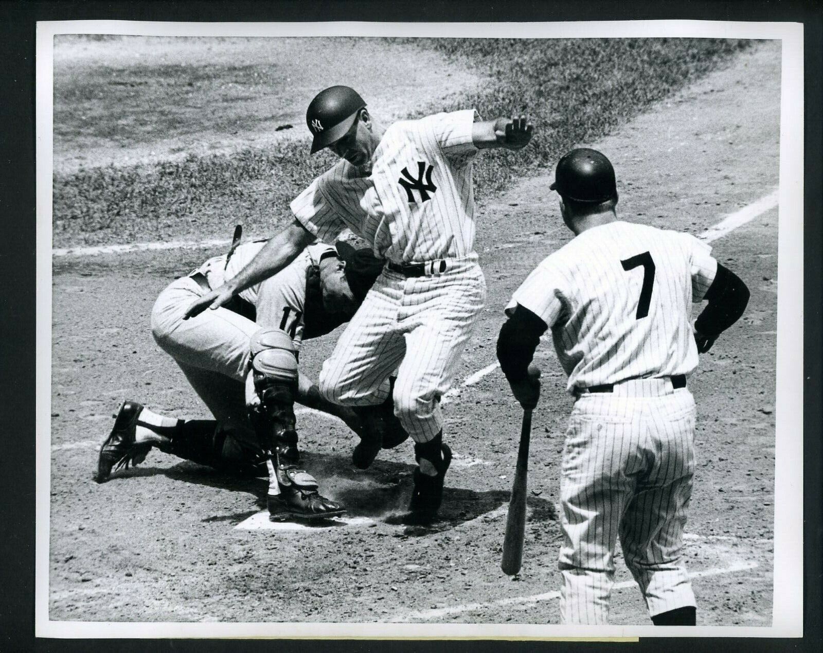 Bobby Richardson Mickey Mantle Bill han 1965 Press Photo Poster painting Yankees Tigers