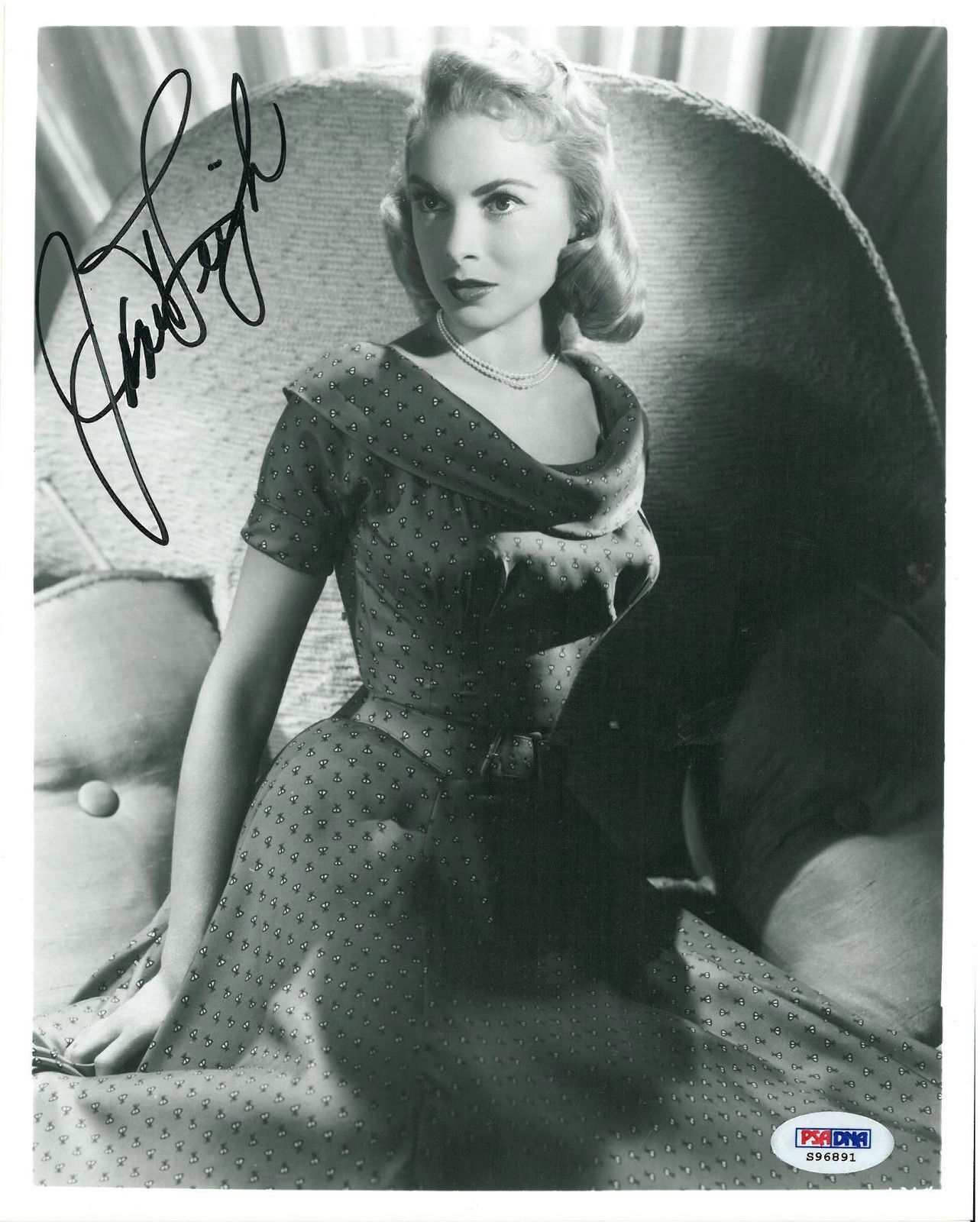 Janet Leigh Signed Authentic Autographed 8x10 Photo Poster painting (PSA/DNA) #S96891