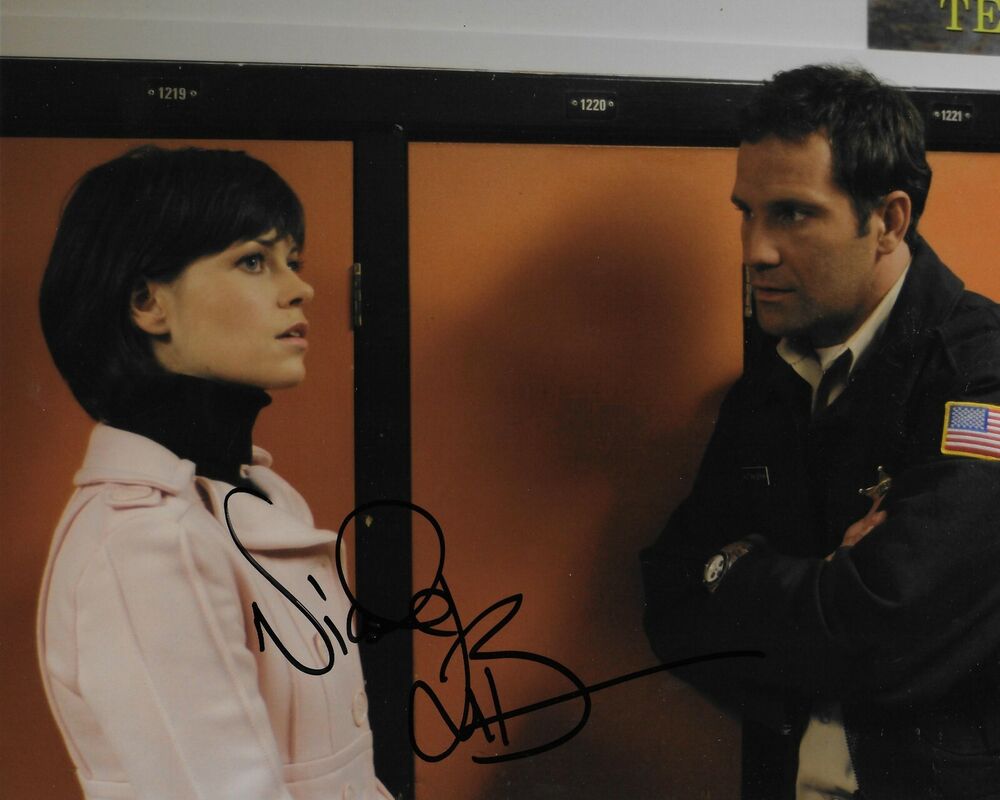 Nicole De Boer Dead Zone Original Autographed 8X10 Photo Poster painting #2