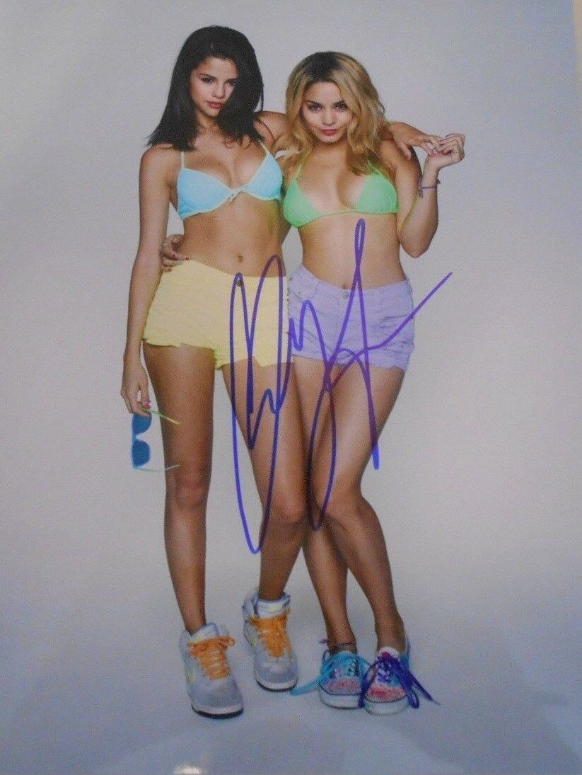 VANESSA HUDGENS *** HAND SIGNED Photo Poster painting *** HIGH QUALITY 8X10 Photo Poster painting