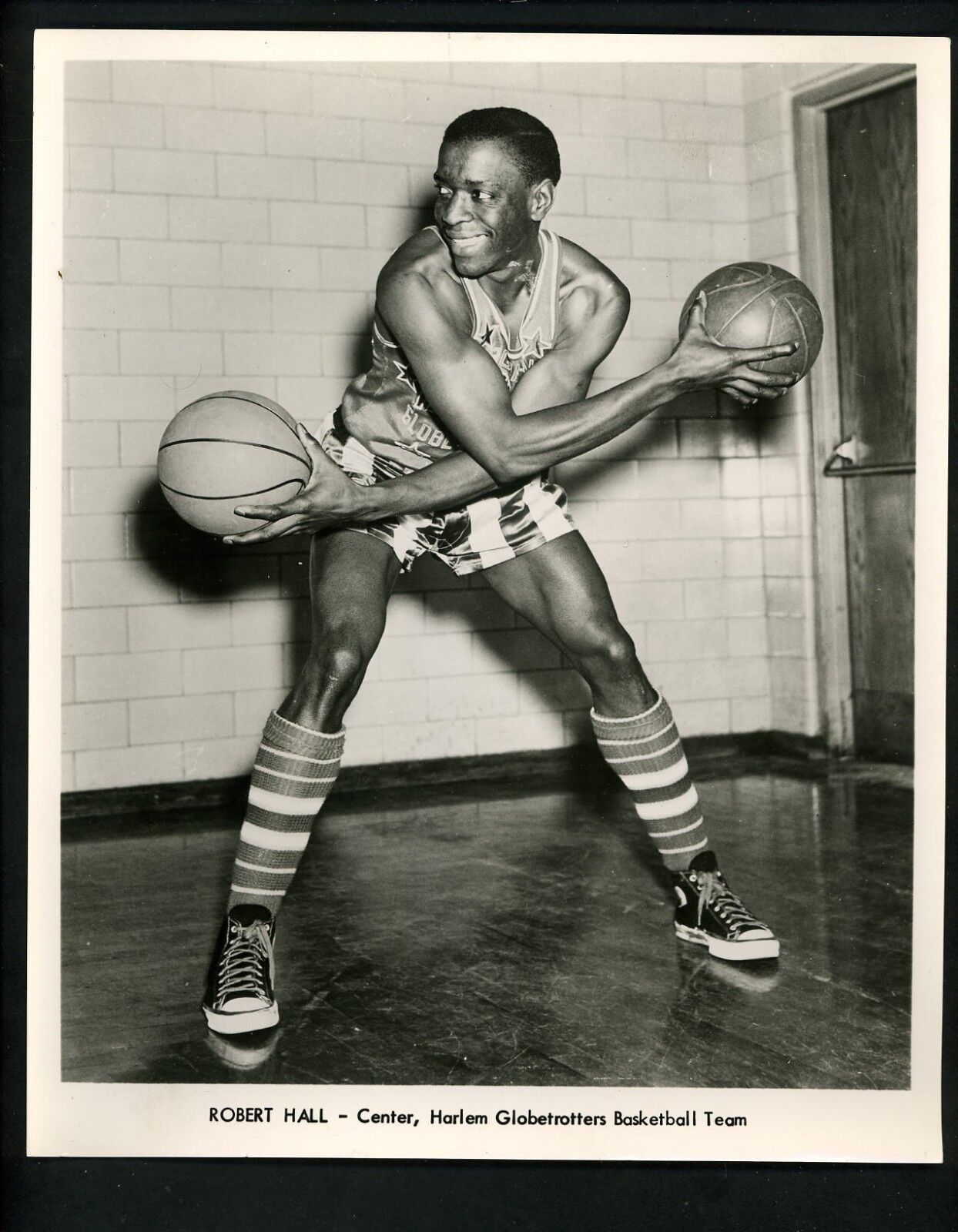 Robert Showboat Hall circa 1950's Harlem Globetrotters Press Photo Poster painting