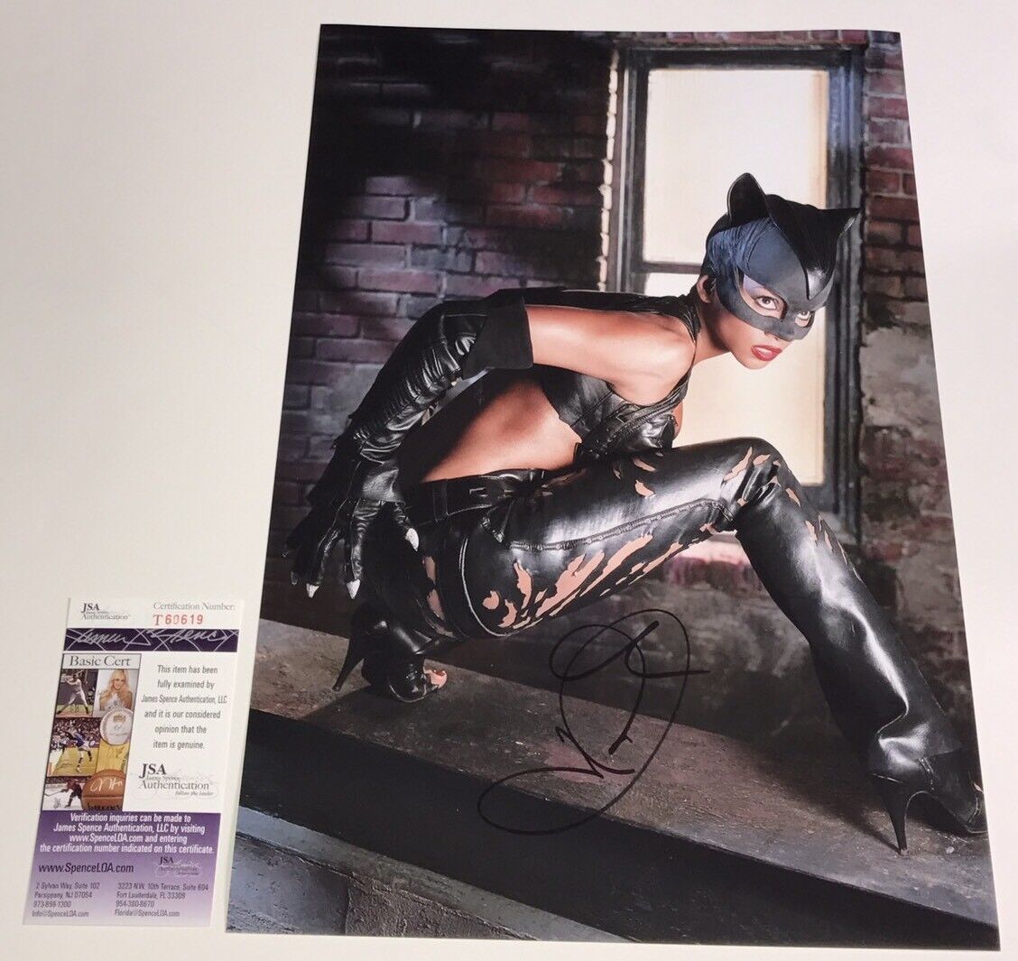 HALLE BERRY Signed CATWOMAN 11x17 SEXY Photo Poster painting IN PERSON Autograph PROOF JSA COA